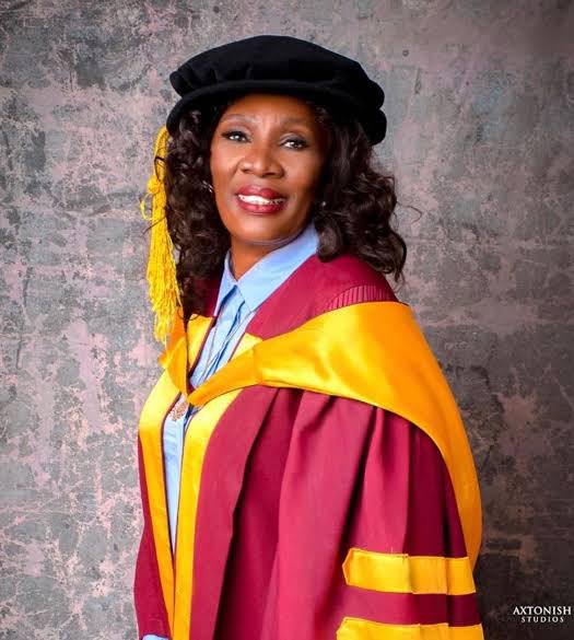 winexviv's tweet photo. This woman literally saved a whole state. 

A day should be set out to celebrate her yearly, streets and monuments should be named after her.

She should be the icon of democracy in Abia State. https://t.co/Ipw0JC8pSY