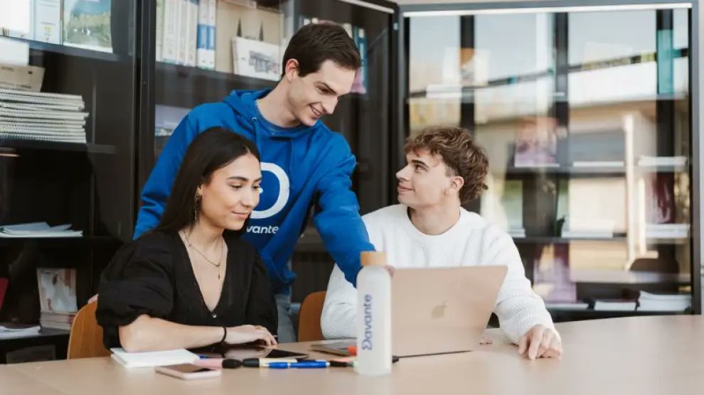 MasterDGrupo's tweet photo. La vía más rápida hacia el #empleo: así es la #FP Plus de #Davante
https://t.co/TzTCklkAgz
#formacionprofesional #FPplus #FPesEmpleo #empleabilidad https://t.co/7l7Q2leL8N