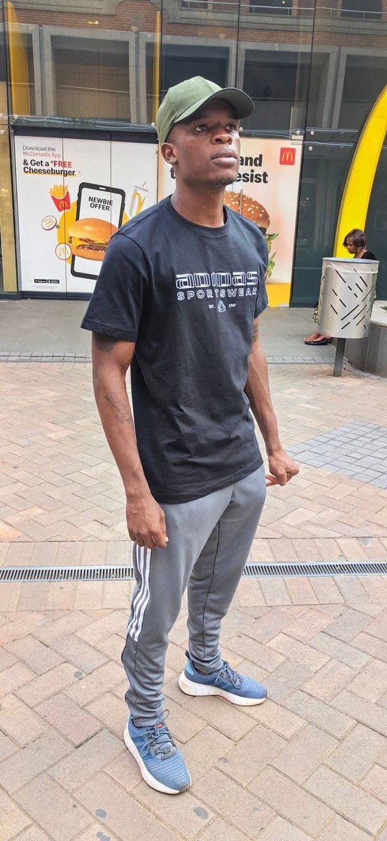 TshenoloPi's tweet photo. Please help us look for this man. It is alleged that he killed his girlfriend and is on the run. Do not approach if you see him, he is considered to be very dangerous. Please contact us on 066 472 7099 or contact your nearest saps station. https://t.co/FFN5Xt8IGU