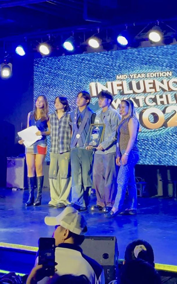 Eyy! Eksepsyonal bowkals!! 

Thank you very much po <a href="/mabuhayphdn/">mabuhayphdigitalnetwork</a> for this award and congrats po Direk Jag for the successful event. Sheesh! 

#NEO_PH #NEO_JEM #ReadyGlow #Celebritystudioartist