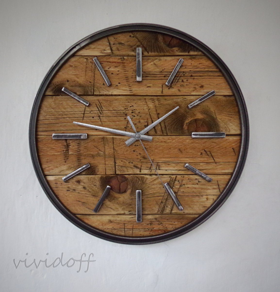 vividoff's tweet photo. Palette wood, raw metal 40x4cm... https://t.co/gjxsXEIZw5