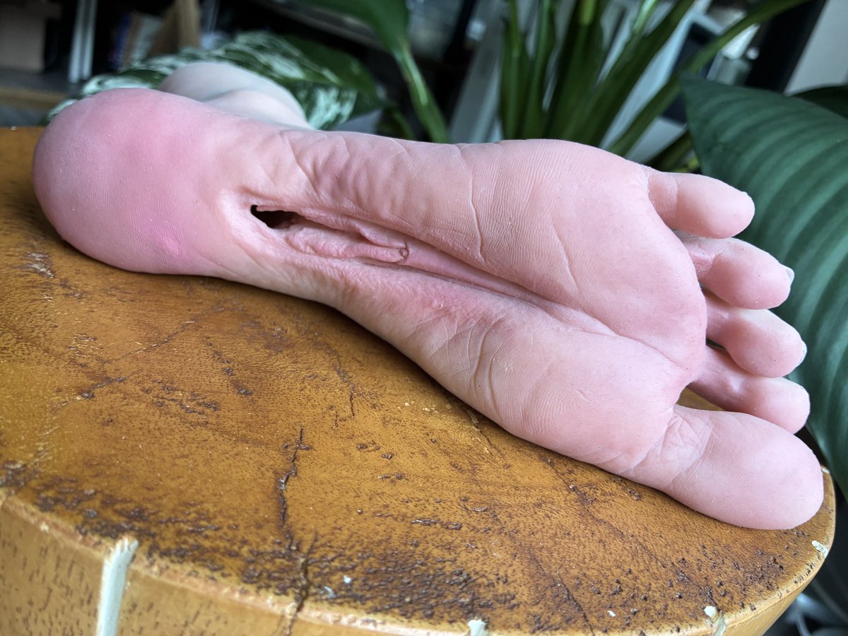 kzkfetish's tweet photo. 足!
2サイズあって小さい方は小柄な女性のサイズ感🦶
使用感は自分にはホールが小さくてキツかったけど、踏まれる感じのビジュはMじゃない自分にも刺さりました🤲🏻
ホールとしては大きいのオススメ↓
Doll Senior #S701 奈也(Not ye) 足モデルラブドール https://t.co/DzWRh6nSRm
#dollsenior https://t.co/aaWxfbF4Bo