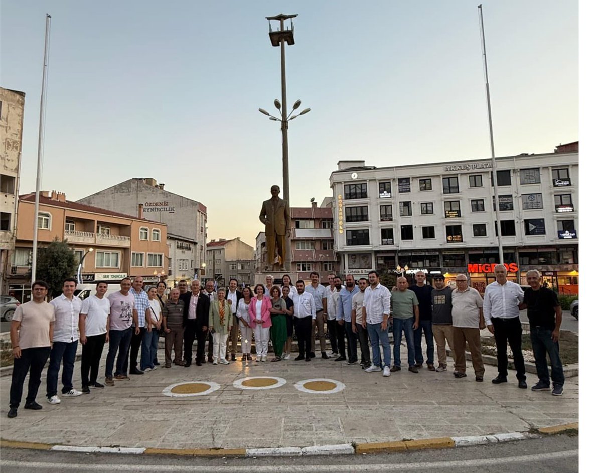 CHP heyeti olarak üç gün boyunca #Kırklareli’nde merkez ve ilçelerde (Lüleburgaz, Babaeski, Pınarhisar, Vize) yaptığımız saha çalışmasından izlenimler:
1. Toplumun hemen her kesiminde, hukuksuzluk başta olmak üzere ülkede yaşananlara ilişkin bir öfke var. Gençlerdeki gelecek