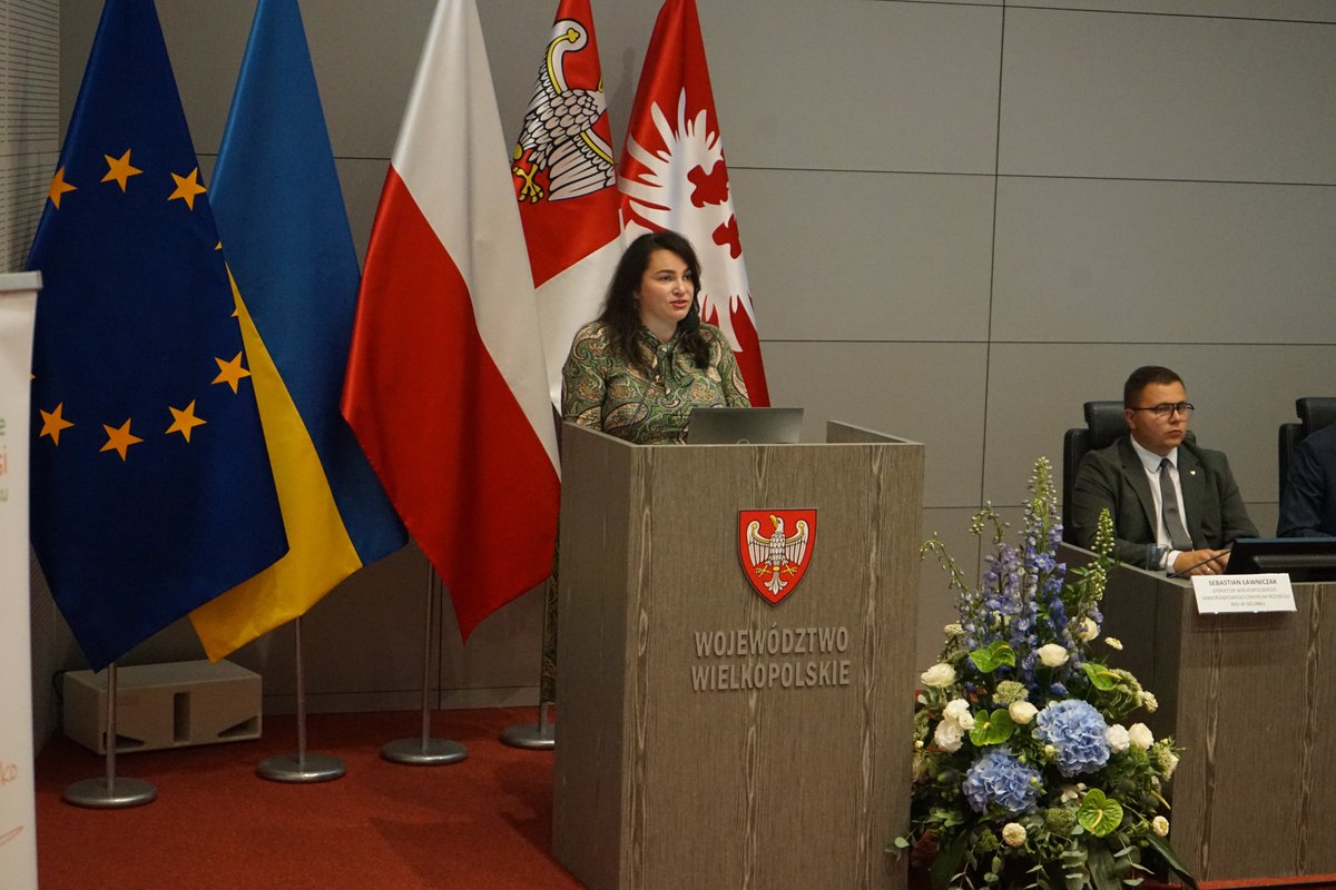 WodyPolskie's tweet photo. Wielkopolskie Forum Spółek Wodnych stało się miejscem merytorycznej rozmowy i prezentacji dobrych praktyk gospodarowania wodą na terenach wiejskich.💧🚜#StopSuszy
📌W wydarzeniu wzięła udział wiceprezes #WodyPolskie Magdalena Żmuda oraz dyrektor @RZGWPoznan Michał Wierzbicki. https://t.co/dC5SZh8QU1