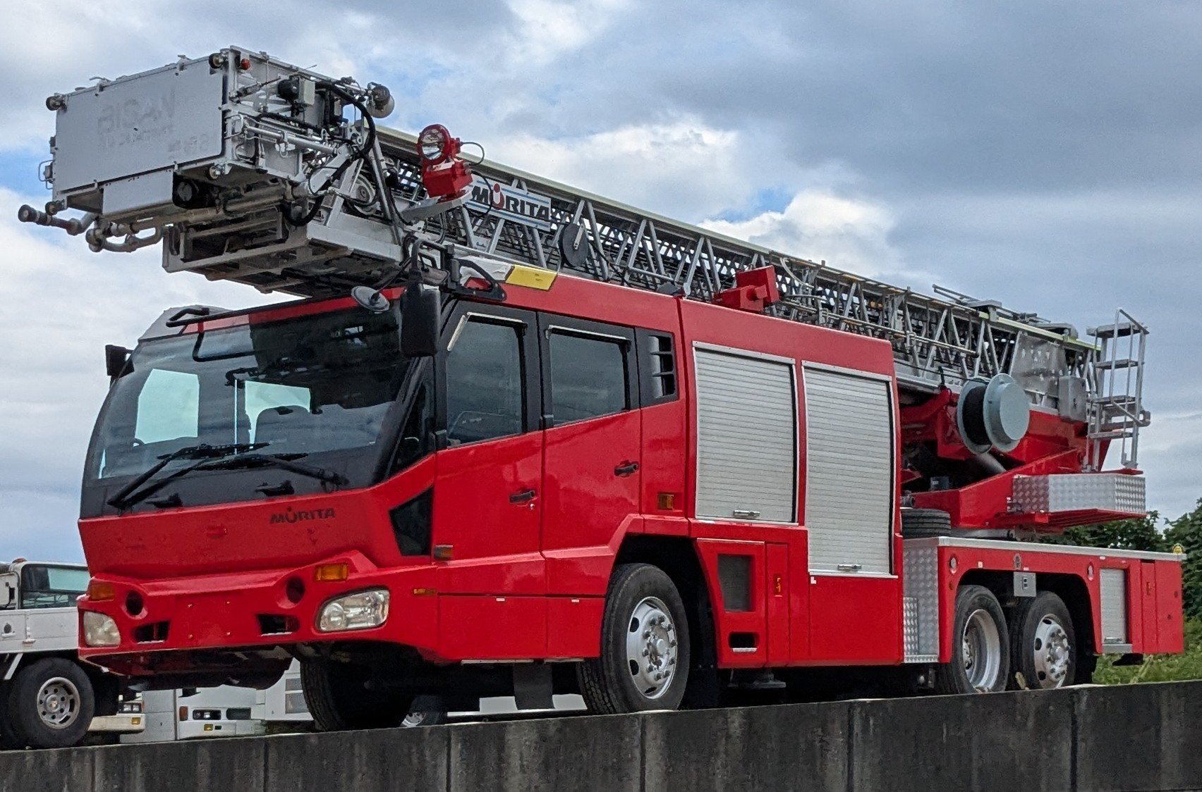 消防　はしご車　テクノ　408と409 消防車】新しいはしご車が導入されました～モリタと日野の共同