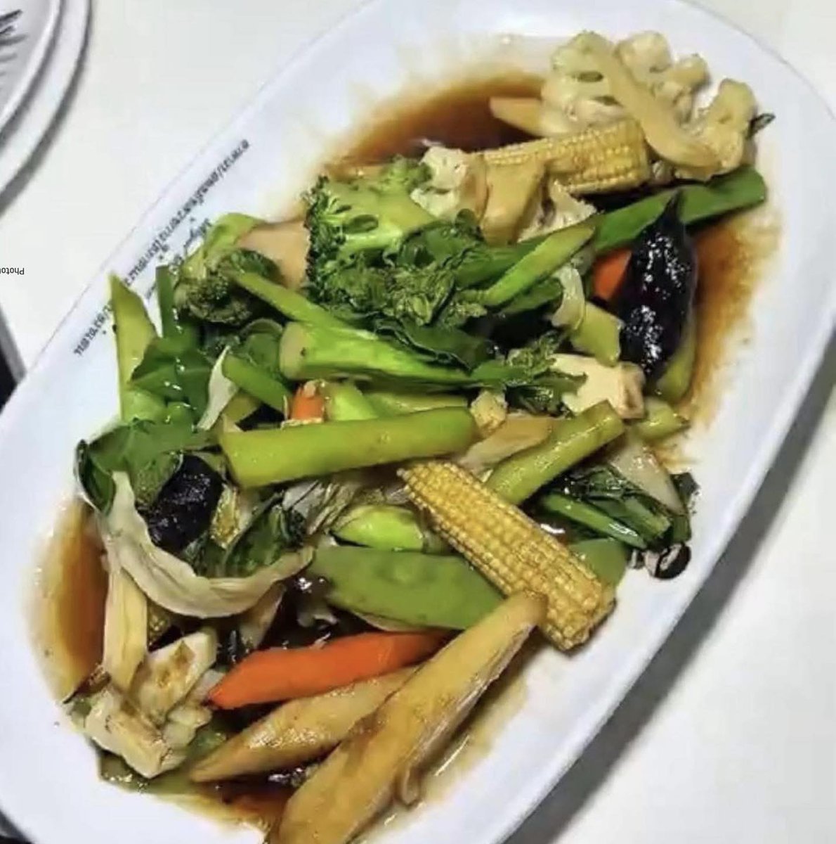 edoknews's tweet photo. ตอนนี้กำลังมีดราม่าสำหรับ “ผักผัดรวมมิตร” จานละ 600 บาท ของร้านเจ๊ไฝ ไข่เจียวปู... https://t.co/BL9nCPe8fU