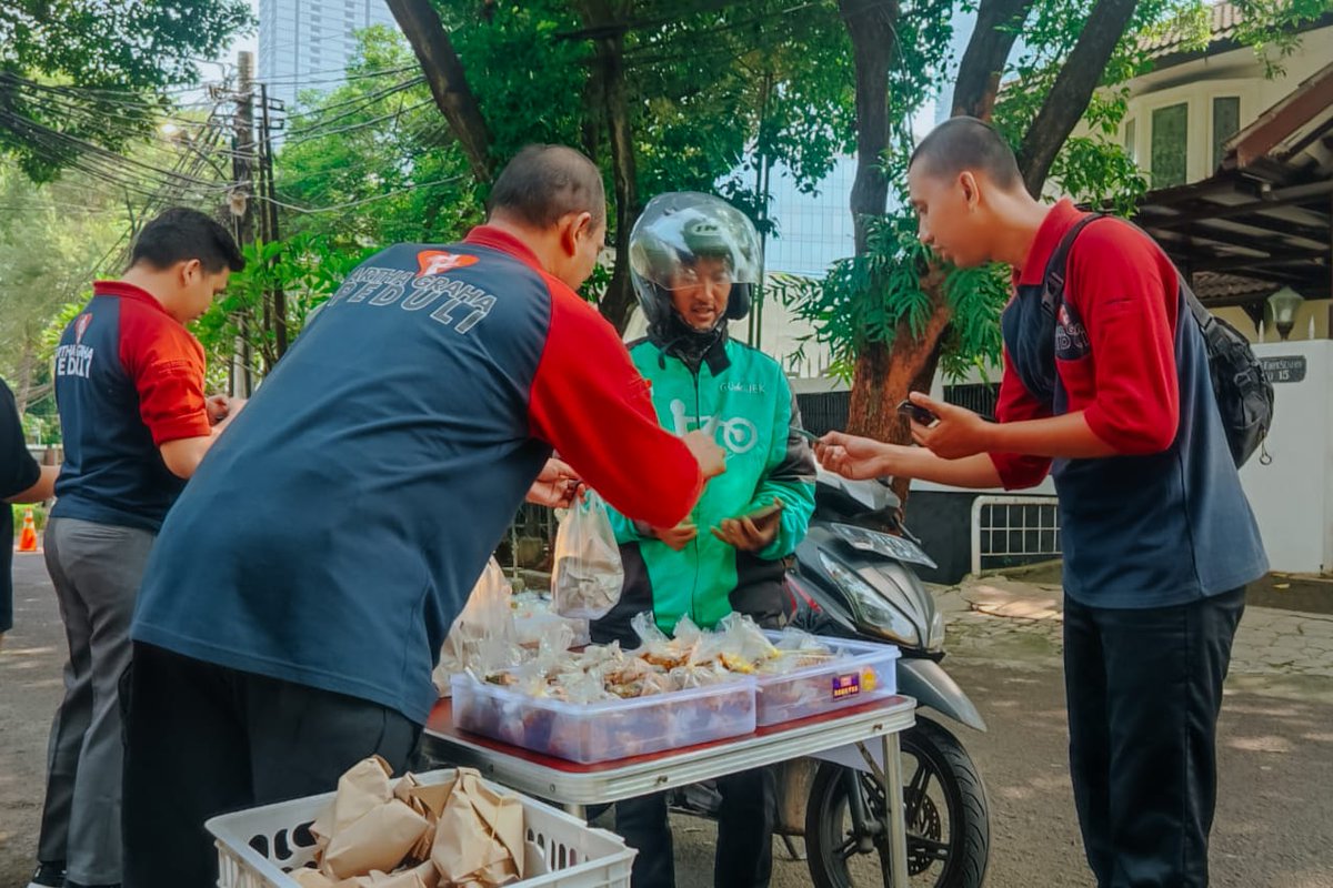 Artha Graha Peduli kembali menunjukkan komitmennya dalam membantu masyarakat melalui program sosial bertajuk Warung Berkah AGP. Program ini menyediakan makanan siap saji bersubsidi bagi masyarakat #AGPeduli #ArthaGrahaPeduli #WarungBerkahAGP