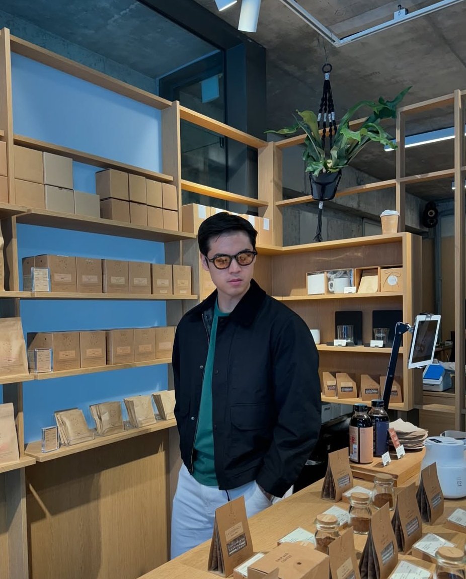 ☁️ (@emilioverse) on Twitter photo don't you just love boyfriend material emilio on coffee dates?
#EmilioDaez | <a href="/emiliobdaez/">Emilio Daez</a> don't you just love boyfriend material emilio on coffee dates?
#EmilioDaez | <a href="/emiliobdaez/">Emilio Daez</a>