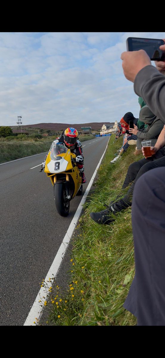Up close and personal 🤣🇮🇲🏍️🏁 📸 credit my son <a href="/DaveyTodd74/">Davey Todd</a>