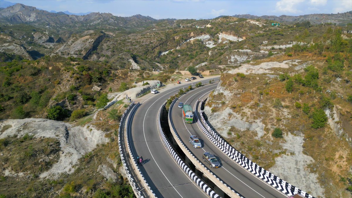 NHAIROJammu's tweet photo. The breathtaking drive on NH-44 between Jammu and Srinagar — where engineering meets nature. Strengthening connectivity while showcasing the beauty of Jammu & Kashmir. #NHAI #NH44 #JammuToSrinagar #InfrastructureForIndia #ConnectingIndia #JammuAndKashmir https://t.co/zBqtffBL14
