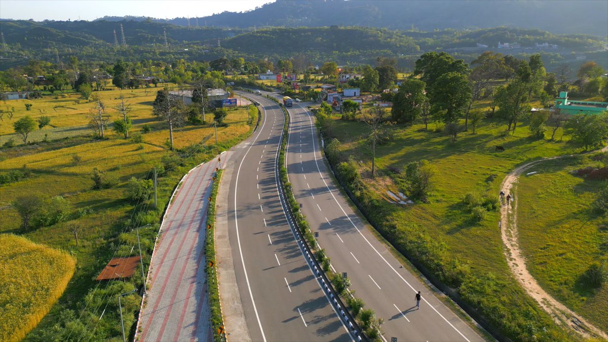 NHAIROJammu's tweet photo. The breathtaking drive on NH-44 between Jammu and Srinagar — where engineering meets nature. Strengthening connectivity while showcasing the beauty of Jammu & Kashmir. #NHAI #NH44 #JammuToSrinagar #InfrastructureForIndia #ConnectingIndia #JammuAndKashmir https://t.co/zBqtffBL14