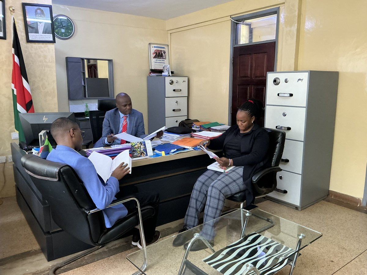 CoB_Kenya's tweet photo. The @OCOB_Kenya team was in Busia County to monitor &amp; evaluate budget implementation for FY 2024/25, in line with Section 5(b) of the Controller of Budget Act, 2016. The meeting was chaired by Gypson Wafula, Chief Officer, Treasury and Economic Planning. https://t.co/0TyW1Wzzgk