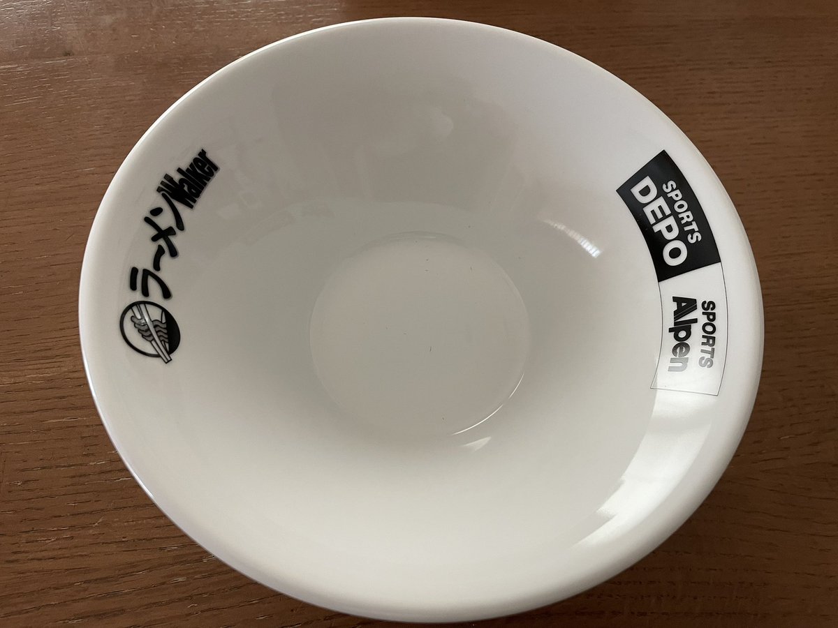 PoohFuna's tweet photo. 当選した丼とギフトカードが届きました😄
なかなかカッコいいです👍
丼は大切に使わせて頂きます🙏
カードも買い物させて頂きます🙇🏻‍♂️
ありがとうございました😊🎵

#ramenwalker 
#SPORTSDEPO_JP https://t.co/oZNP15nD9l