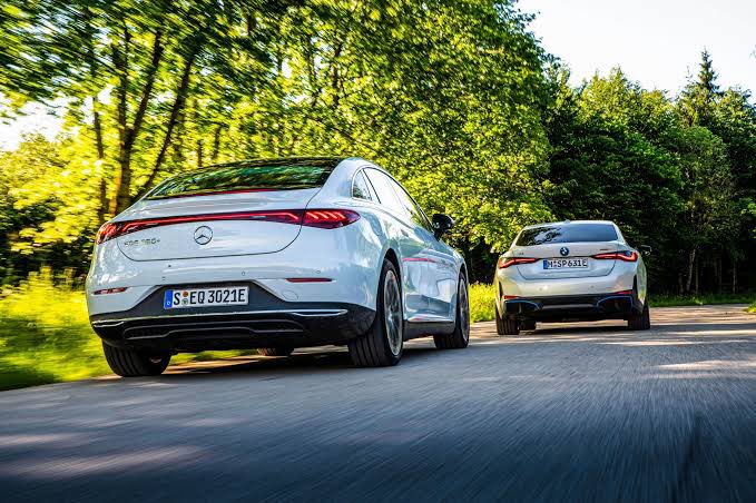 Mercedes, en büyük rakibi BMW’den motor almaya hazırlanıyor ❗️

Alman devler plug-in modellerde kullanılacak b48 ünite konusunda anlaşmaya vardı

Elektrikli otomobillerde de batarya ve güç elektroniği gibi kritik bileşenlerde işbirliği yapmaları yapmaları bekleniyor

Artan