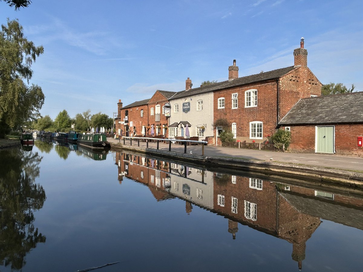 Good morning from Fradley Junction. #narrowboats #canals #crt #fradley