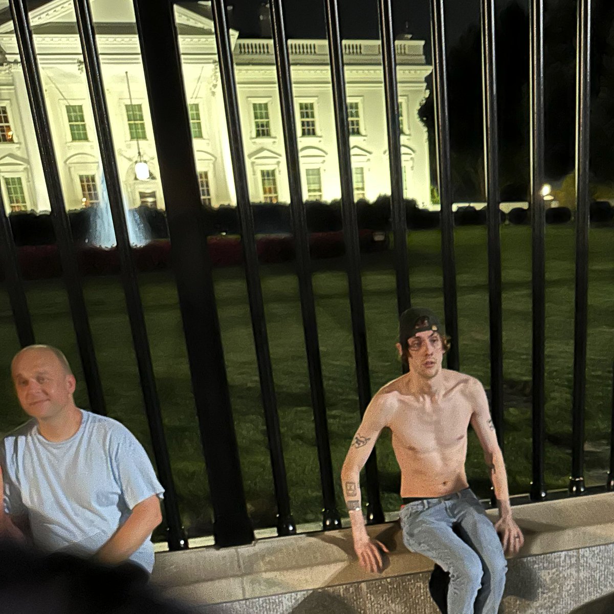 matthwatson's tweet photo. Tell Mr. President I'm Outside https://t.co/TJ2bUHbN7F