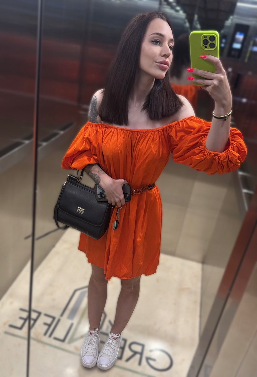 Goooood morning 🧡
Happy Friday 
Enjooooooy and have fun