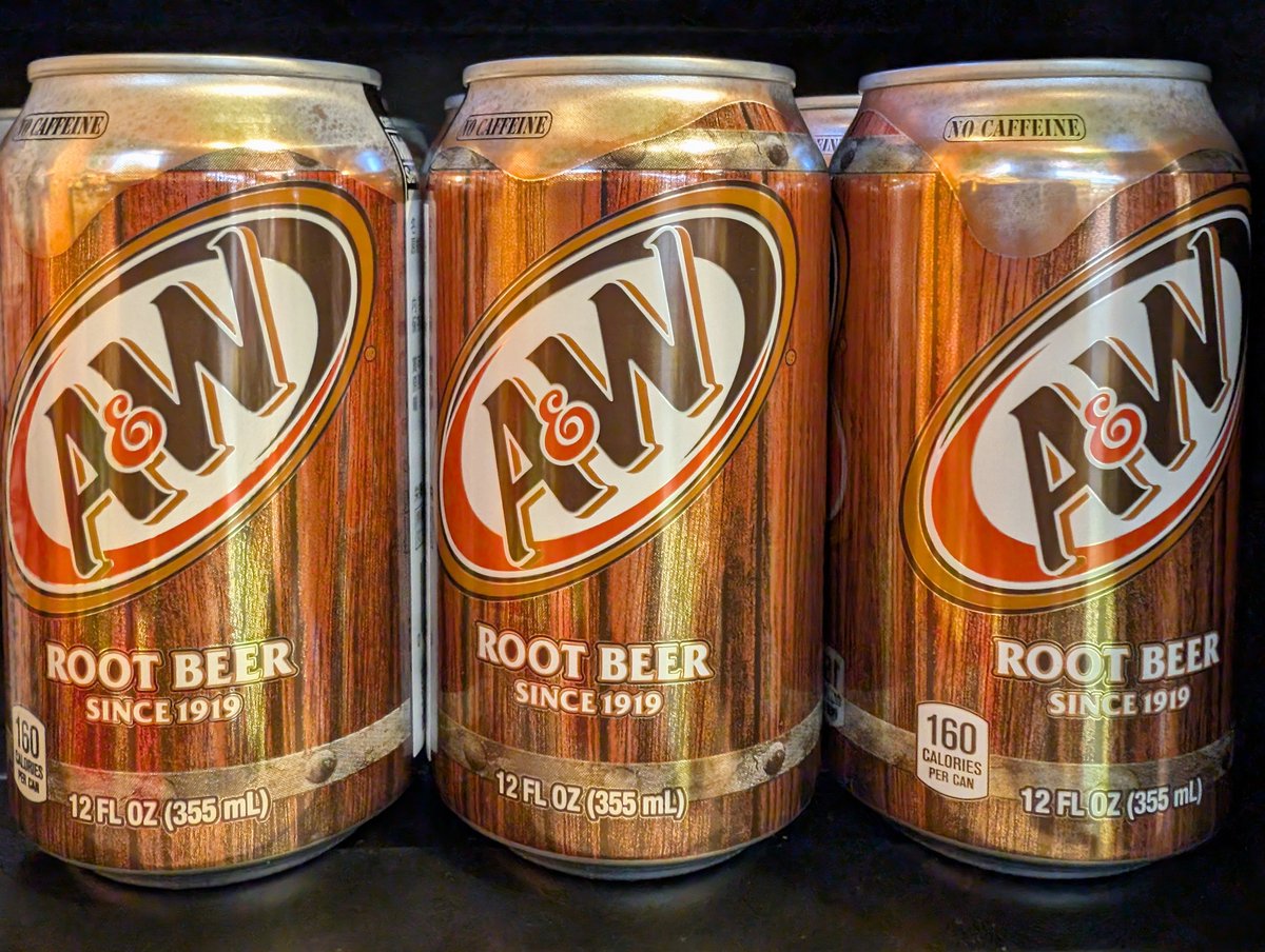 A&amp;W ルートビア 久々の入荷です‼️‼️‼️🌴🌺🍍
沖縄に行かなくても苗穂で買えちゃえますദ്ദി˶ｰ̀֊ｰ́ )
ルートビア美味しいよね❔😊
サロ〇パスの味なんて言わせないよ(　＾ω＾)

 #ルートビア
 #ヴィレヴァン
 #ヴィレッジヴァンガード