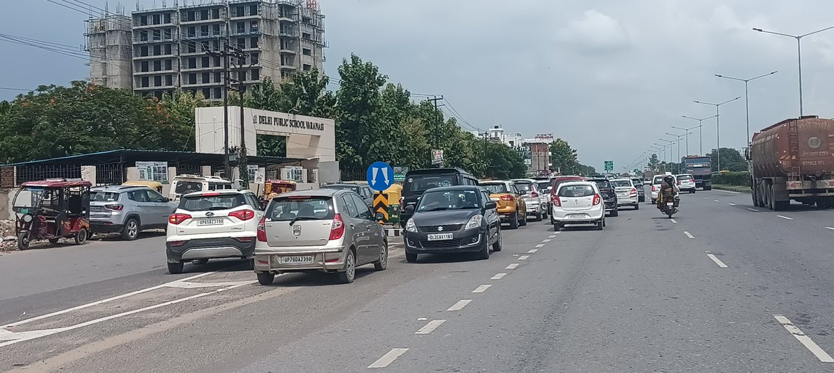 रोहनिया थाना क्षेत्र के डीपीएस के सामने नेशनल हाईवे पर खड़ी दर्जनों चार पहिया वाहन आवागमन में हो रही परेशान,, हाईवे बना पार्किंग।
<a href="/DcpVns/">DCP Varuna Zone Vns</a> <a href="/112UttarPradesh/">Call 112</a> <a href="/varanasipolice/">POLICE COMMISSIONERATE VARANASI</a> <a href="/Uppolice/">UP POLICE</a> <a href="/dgpup/">DGP UP</a>