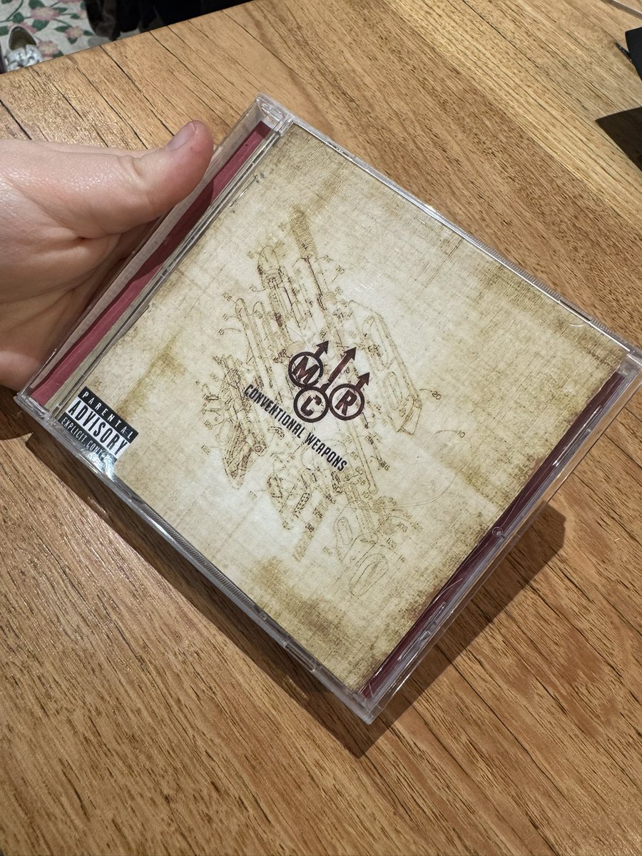 ashafriedpickle's tweet photo. who needs real cds when you have a colour printer, a disc burner and a dream https://t.co/oxzdWDEFll