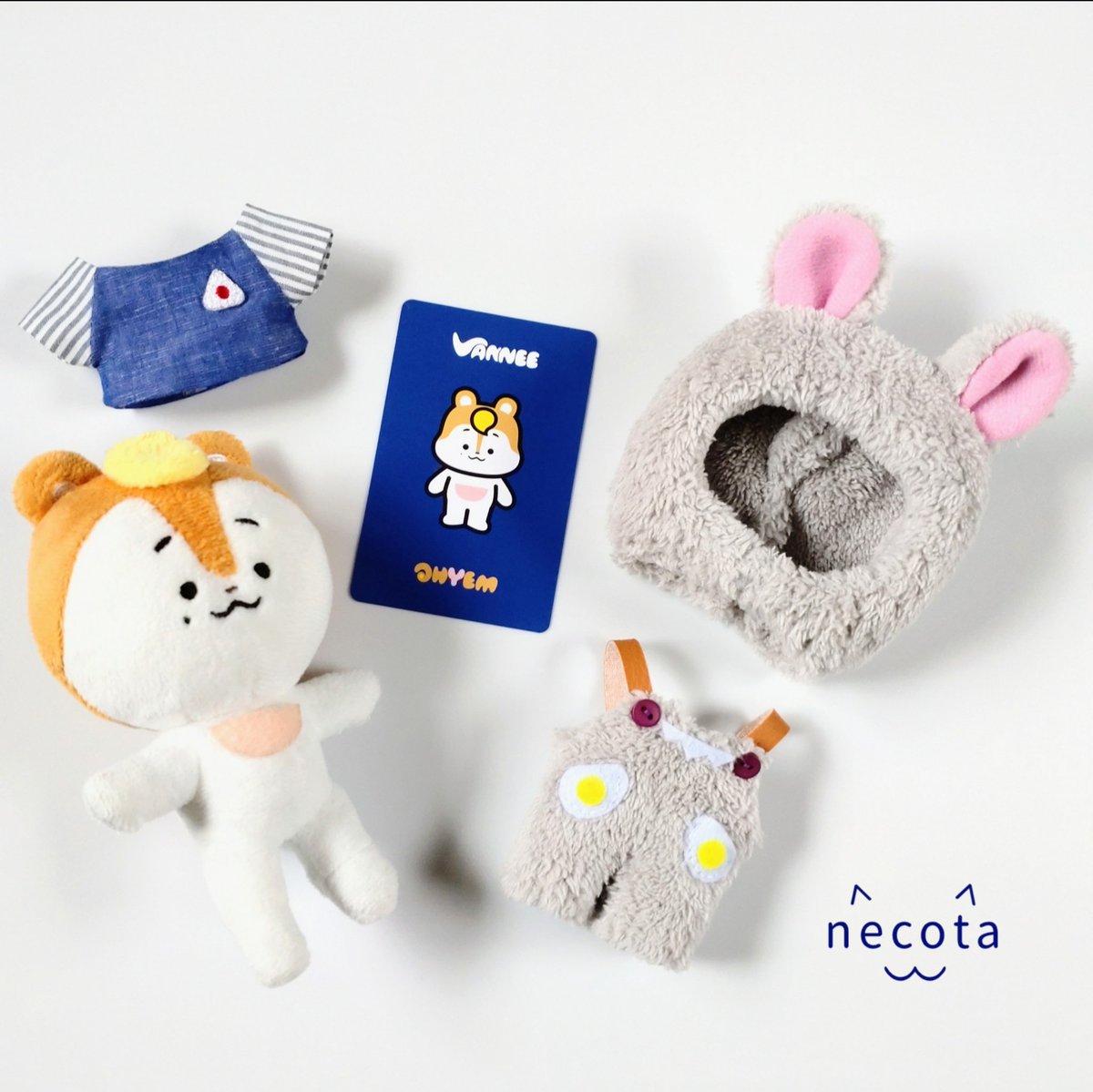 ぬい服🐹💛  2025/08
チック被り物&amp;サロペット
🍙ラグランカットソー
#VANNER #배너 #VANNEE #ぬい活