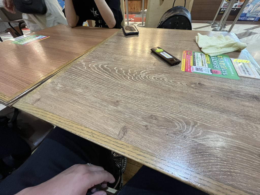 たーくん杯終わりに晩御飯
カレー美味すぎる
てかこのテーブルちょい前にむぎちゃんともりやんが使ってたのマジでおもろい

#たーくん杯