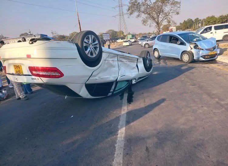 georgejoev's tweet photo. Honda fit yakufanirwa kungoiswa red and white plate https://t.co/weAYh5SyaX
