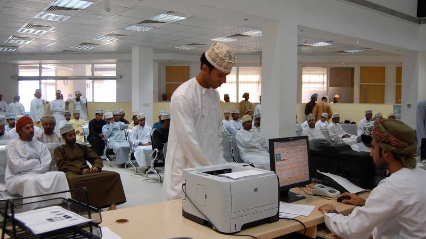 قضية الباحثين عن عمل هي قضية كل عماني ، وأرى أن واجبنا جميعًا فتح مسارات جديدة لهم ، فهُم طاقة الوطن ومحرك المستقبل