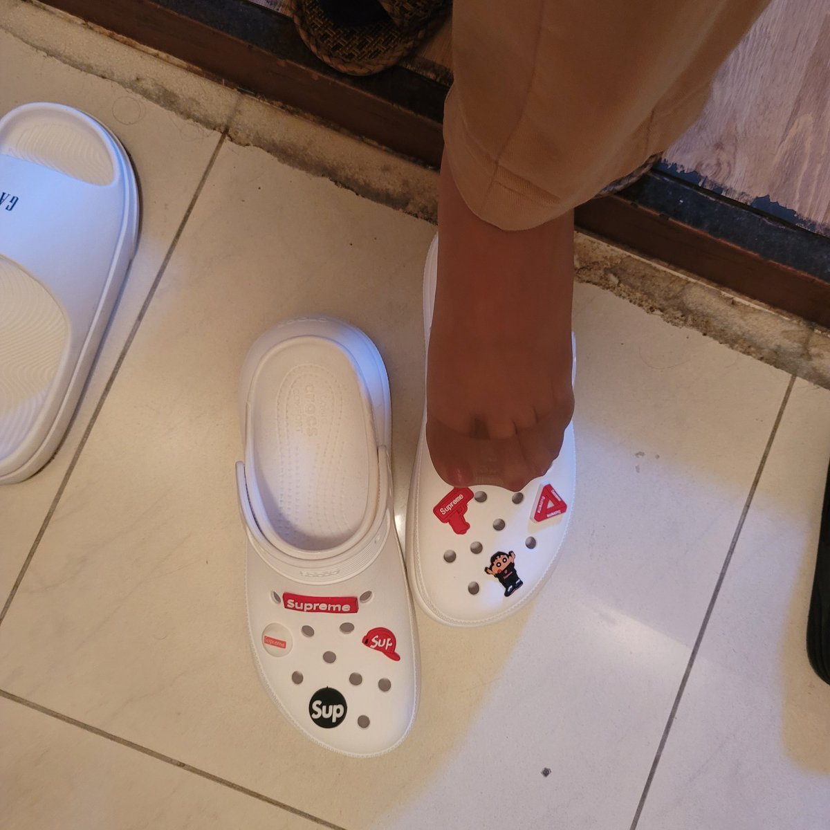 퇴근♡
크록스엔 맨발보다 패디한 스타킹이 예의라고 배웠어용♡