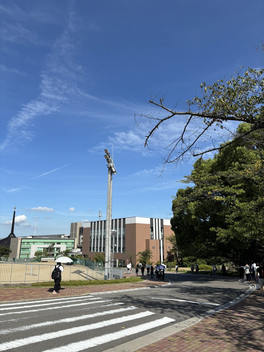 看護学生さんの講義を一日から半日にし、暑い工場に半日来てもらった。

涼しい場所で産業保健の講義を1日聞くよりも絶対いいと思ったけど今日感想を聞いて、良かったと確信^_^

来年もこのスケジュールで進めさせてもらいます。

何より現場が温かく迎えてくれたことに感無量でした。

#産業保健