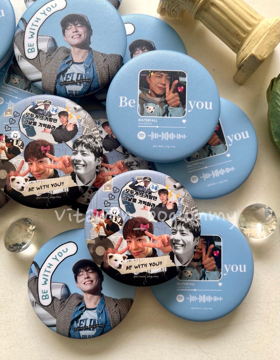 vitamin_bogummy's tweet photo. PARK BO GUM 2025 FAN MEETING TOUR [BE WITH YOU] IN BANGKOK 🇹🇭

เราเตรียม Giveaway มาแจกไทยแฟนด้วยค่า มารับกันเยอะๆนะคะ ของมีจำนวนจำกัด หมดแล้วหมดเลยน๊า

💙08/24(SUN) UOB LIVE, EMSPHERE (พิกัดจะแจ้งตอนไปถึงค่ะ) 
💙กระจกพับ (เฉพาะไทยแฟน 🇹🇭)
💙กรุณาแสดงบัตรเข้าชมและเฉพาะคนที่รีทวิตนี้เท่านั้นค่ะ

🎁 Thaiherb Hongthai (Oversea fans, please DM me first. There aren’t too many. I’ll share the location once I arrive. Please show your admission ticket, and only those who retweeted this.)

#영원히보검과함께 #BeWithBOGUMMY 
#PARKBOGUM #박보검 #พัคโบกอม 
#BEWITHYOU #BEWITHYOUINBKK #PARKBOGUM2025_FANMEETING_BEWITHYOU_BKK #24สิงหามาเจอพัคโบกอม

🎫