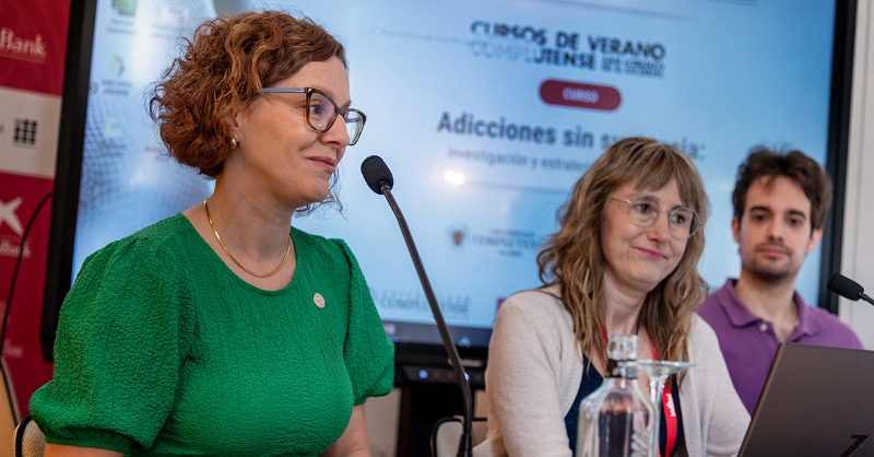 ONCE_oficial's tweet photo. Hoy, en #BlogONCE, Guillermo Mejías, investigador en #JuegoResponsable, nos habla del curso de verano de la @unicomplutense "Adicciones sin sustancia"
➡️ Donde profesionales de la salud mental, comunicadores y estudiantes abordaron de una forma miltidisciplinar las adicciones