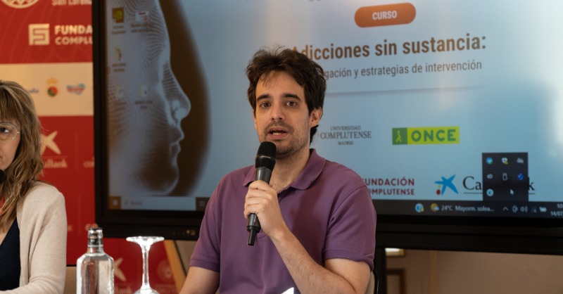 ONCE_oficial's tweet photo. Hoy, en #BlogONCE, Guillermo Mejías, investigador en #JuegoResponsable, nos habla del curso de verano de la @unicomplutense "Adicciones sin sustancia"
➡️ Donde profesionales de la salud mental, comunicadores y estudiantes abordaron de una forma miltidisciplinar las adicciones