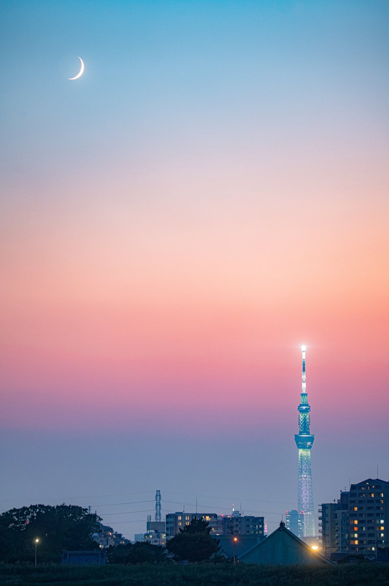 haskap1017's tweet photo. 河川敷で見た魔法がかかったような夕暮れの空が綺麗でした https://t.co/XsTD6iwJRG