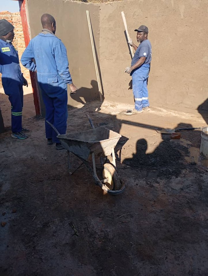 💧 Craigengower tings! 🚜
Client loved the irrigation works so much, they’ve now tasked us with building a school block for the community. 🏫✨
That’s what we mean by turnkey solutions, we’re all-rounders. 💪
#MakaIrrigation #CraigengowerProject #TurnkeySolutions