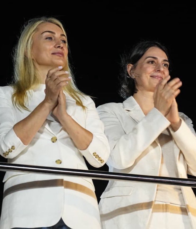 İşte Cumhuriyet kadınları..🥰