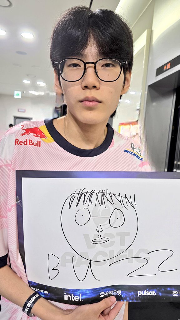 rururubbing's tweet image. #BuZz #exa