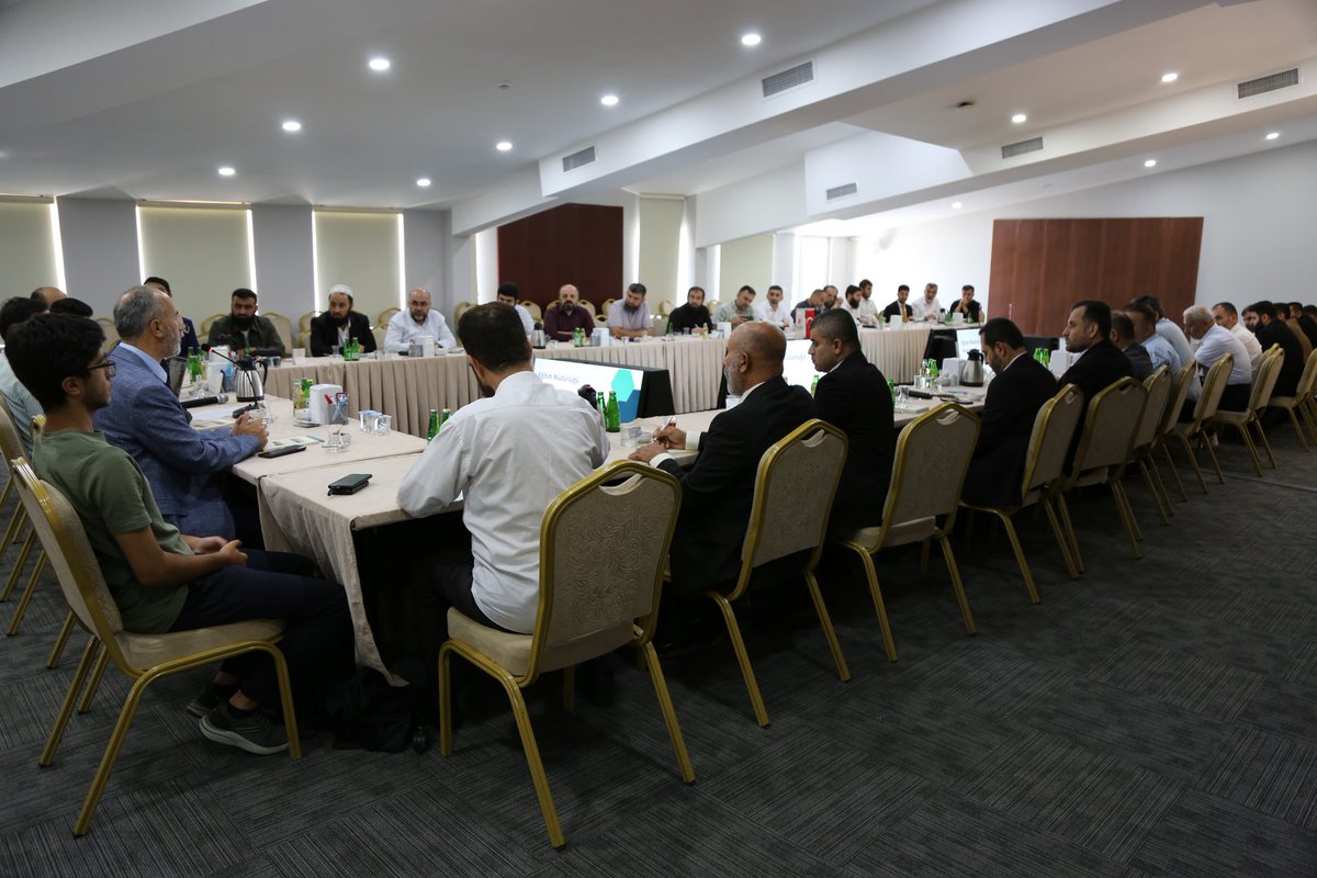 Irak'ta eğitim faaliyetleri yürüten Nur-i Hikmet Kurumu ve Ziyar (Medeniyet) Kurumundan gelen 40 kişilik eğitimci heyetini Cemiyetimizde ağırladık.
Eğitim alanındaki çalışmalarımızı paylaştığımız bu buluşma; kardeşlik ve dayanışmamızı daha da güçlendirdi.