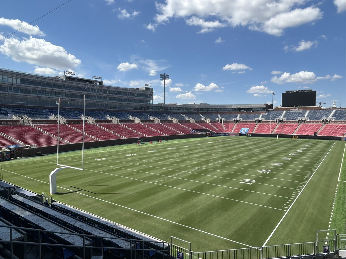 Close to kickoff <a href="/SMUFB/">SMU Football</a>