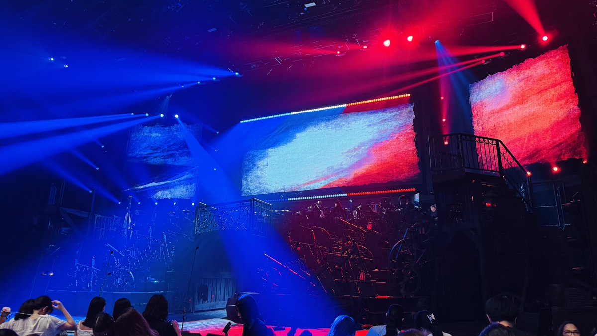 レミゼ　ワールドツアー　
全員歌が上手いとにかく歌が上手い
小さな音の言葉もはっきり聞こえる
エポニーヌ役のナタニアオングさん、撃たれた後のシーン、目を開けたまま、はけるまで一度も瞬きしなかった😳