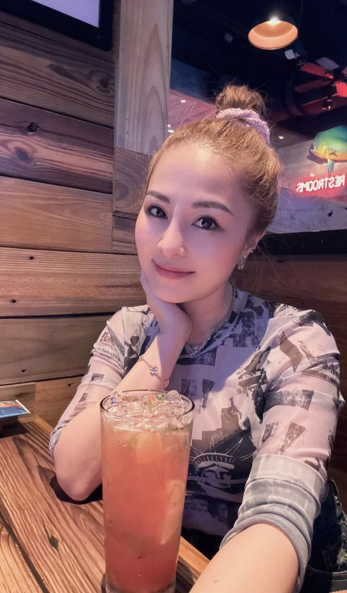 Keeeamig332004's tweet photo. chào mọi người https://t.co/FIODdoQGAV