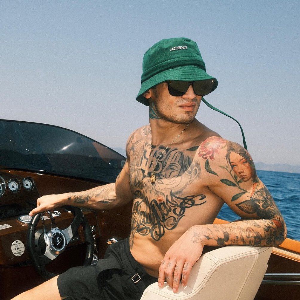 Çakal, Tekirdağ’da verdiği konserde silahlı saldırıya uğradı.