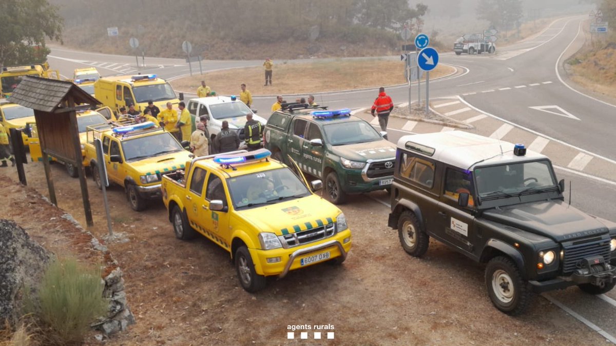 agentsruralscat's tweet photo. 🔥 Els #AgentsRurals, conjuntament amb el #GEPIF d'@agriculturacat i els @sfadfcat continuem treballant sobre el terreny a Castella i Lleó.

🚒 56 efectius i 21 vehicles s’han desplaçat per donar suport als operatius desplegats a l'#IFPorto. https://t.co/ZkGkxoEOkR