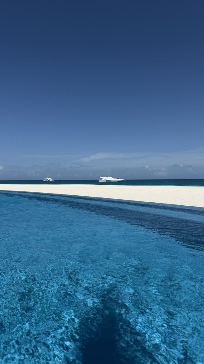 VelassaruM's tweet photo. What’s your favorite view? #naturalisland https://t.co/TlpQjG7mdA