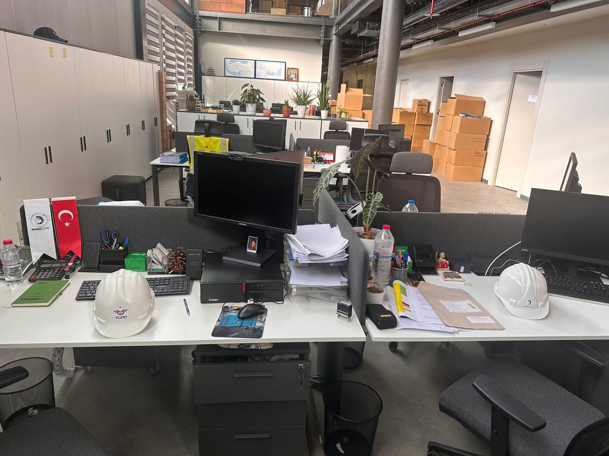 MuhTekUlastirma's tweet photo. Tüm Türkiye 'de iş bıraktık!!!
Mühendis ve Teknik personelin sesini duyurana kadar mücadeleye devam!!!
⁠#MühendisTekSenUlaştırmaHakPeşinde https://t.co/BCUQnFmqsR