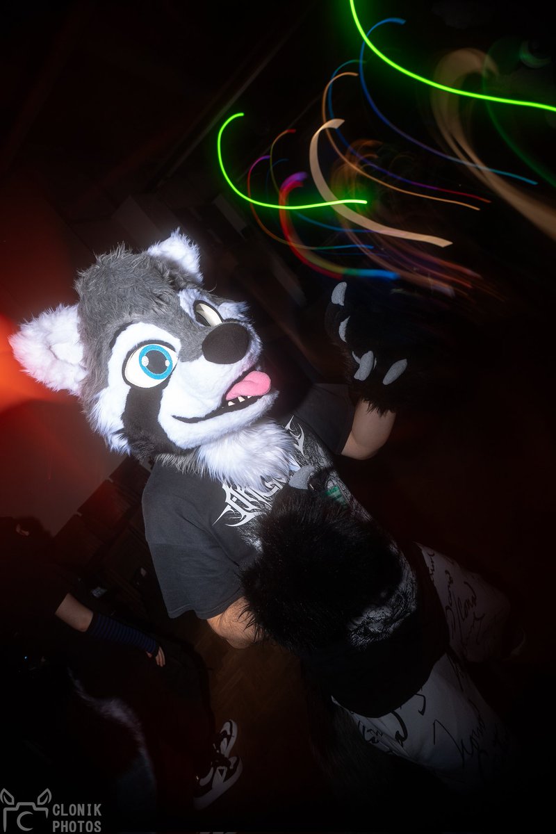 Thank you everyone at Stodola for amazing time and enjoy this #fursuitfriday

✂️|<a href="/LorfyTheFox/">🐾 Lorfy 🐾</a> &amp; <a href="/Bambilijas/">Bambilijas</a>
📸|<a href="/cloniksphotos/">Clonik</a>
#fursuitfriday