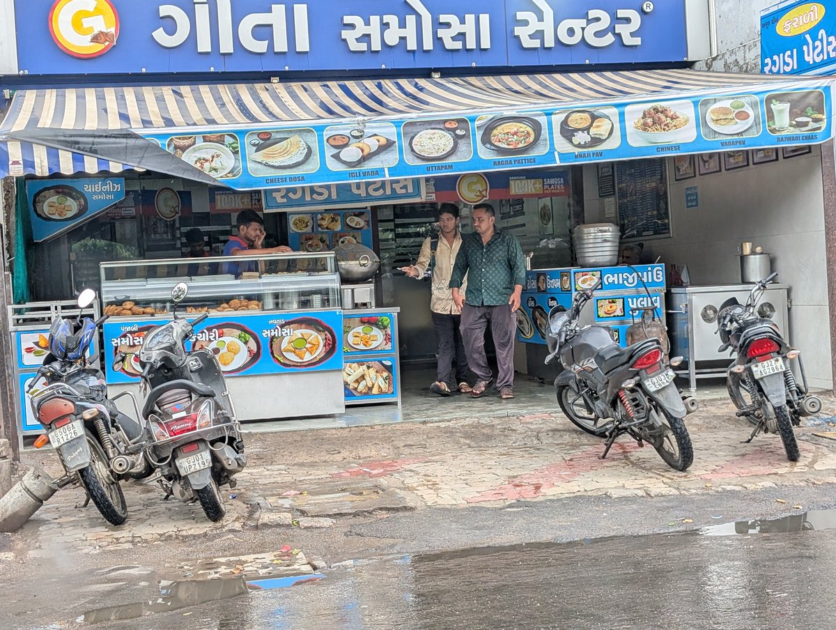 PriteshPJani's tweet photo. @AhmedabadPolice @PoliceAhmedabad do we have a footpath for walking or parking? This nuisance is causing a lot of issues for elderly who obey walking in footpath https://t.co/a0DOKqOPl2