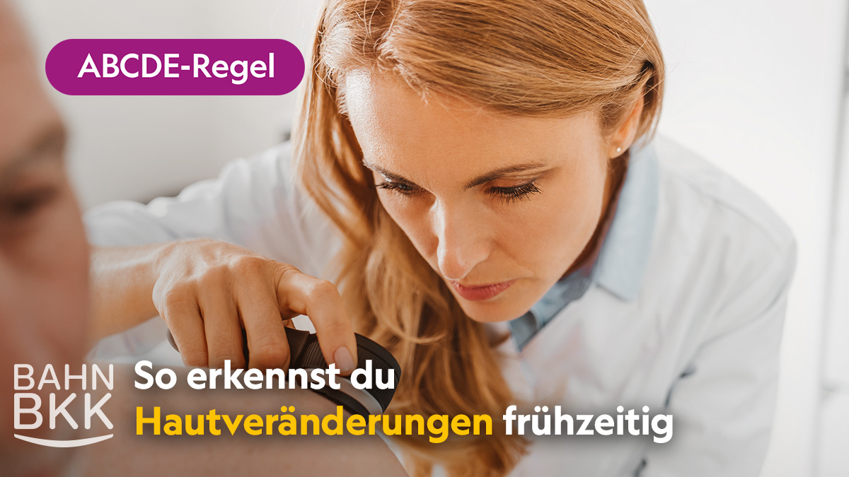 Verändern sich Leberflecken? Prüfen deine Haut regelmäßig mit der ABCDE-Regel. Früh erkannt, lässt sich Hautkrebs besser behandeln. Nutze außerdem alle zwei Jahre unser kostenfreies Hautkrebsscreening bei deiner Hautärztin oder deinem Hautarzt. 👩‍⚕️ #vorsorge