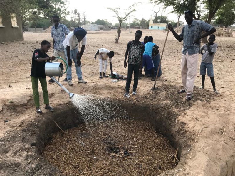 espoirinfobf's tweet photo. #Burkina : le compost, une arme naturelle pour nourrir la terre et booster les récoltes

Lire ici ⤵️ ⤵️ ⤵️ https://t.co/ZEVHURTrQr via @espoirinfobf https://t.co/7Oku1JsBml