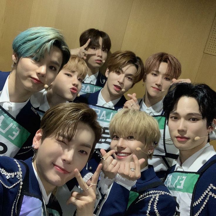 j0kes_aside's tweet photo. WE                                                  BLINKED https://t.co/Q3TOEwEbae